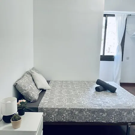 לינה וארוחת בוקר Diagonal 1 ברצלונה